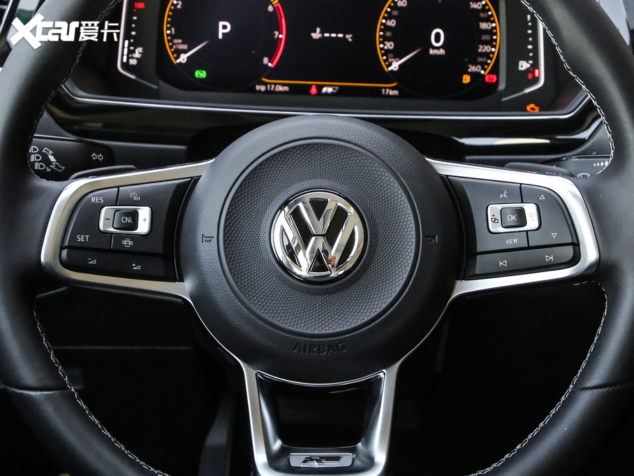 2019;^L Ŀ 330TSI Ş R-Line