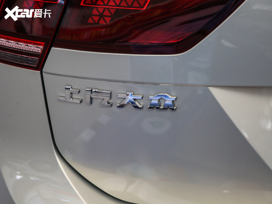 2019;^L Ŀ 330TSI Ş R-Line