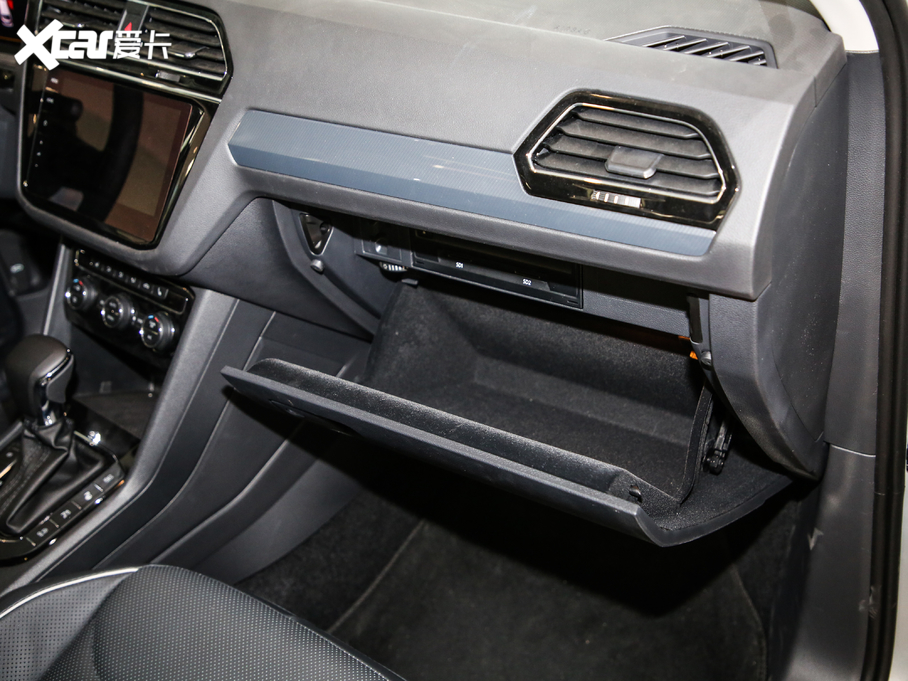 2019;^L Ŀ 330TSI Ş R-Line