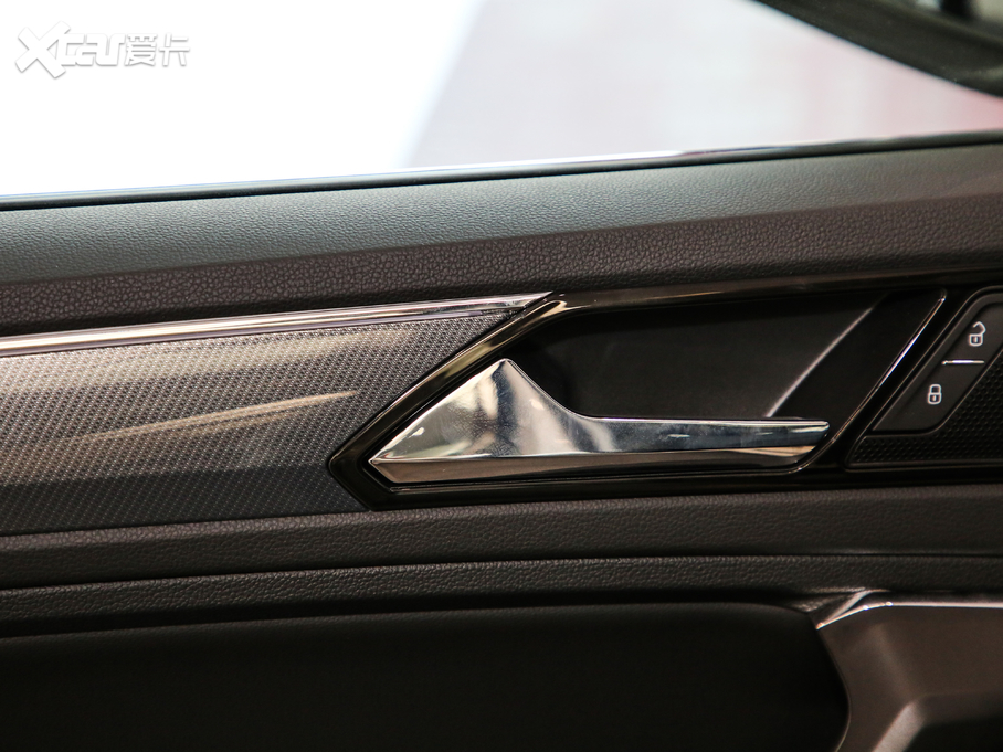 2019;^L Ŀ 330TSI Ş R-Line