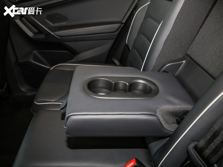 2019;^L Ŀ 330TSI Ş R-Line