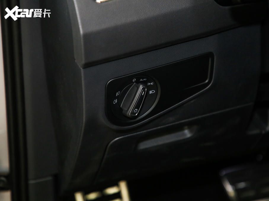 2019;^L Ŀ 330TSI Ş R-Line