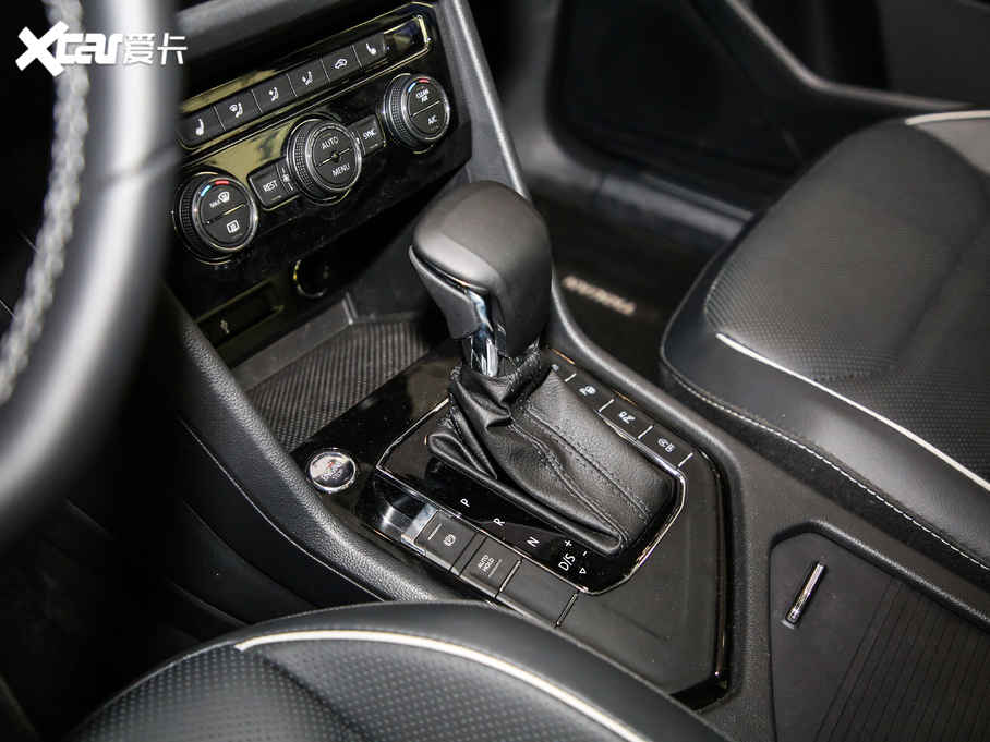 2019��;�^L �Ŀ� 330TSI ��Ş�� R-Line