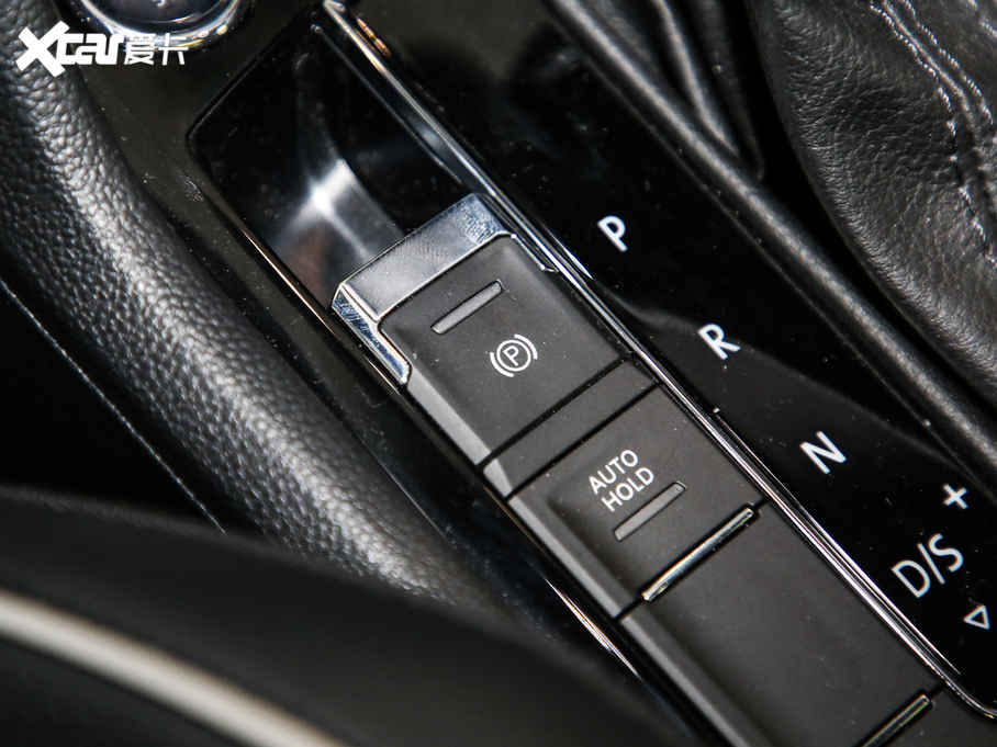 2019;^L Ŀ 330TSI Ş R-Line