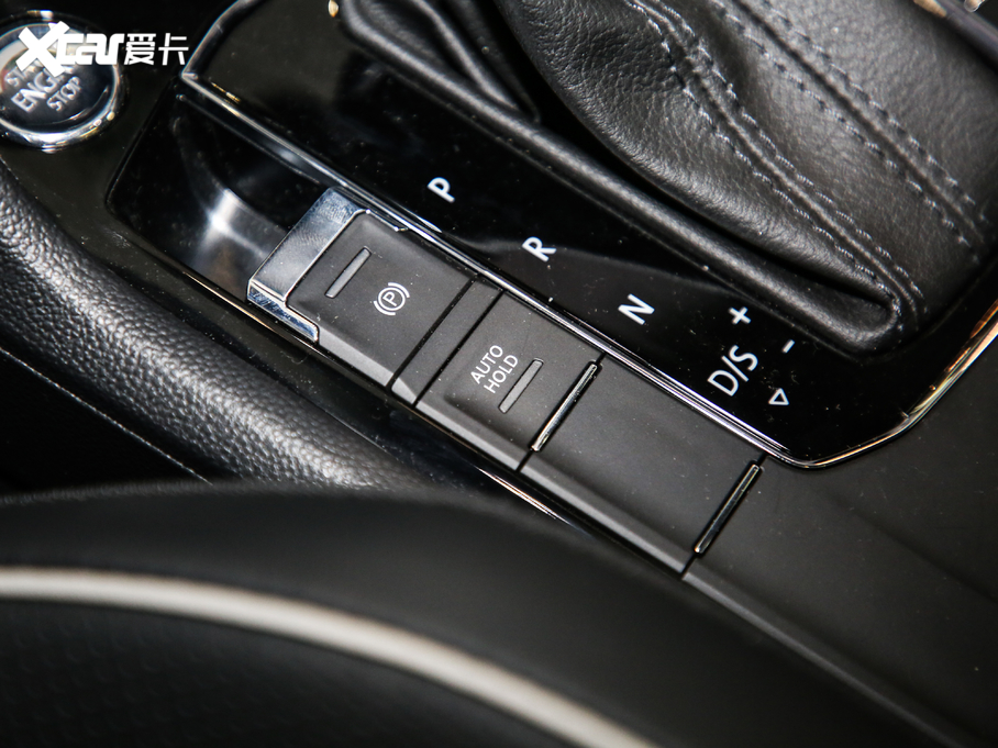 2019;^L Ŀ 330TSI Ş R-Line