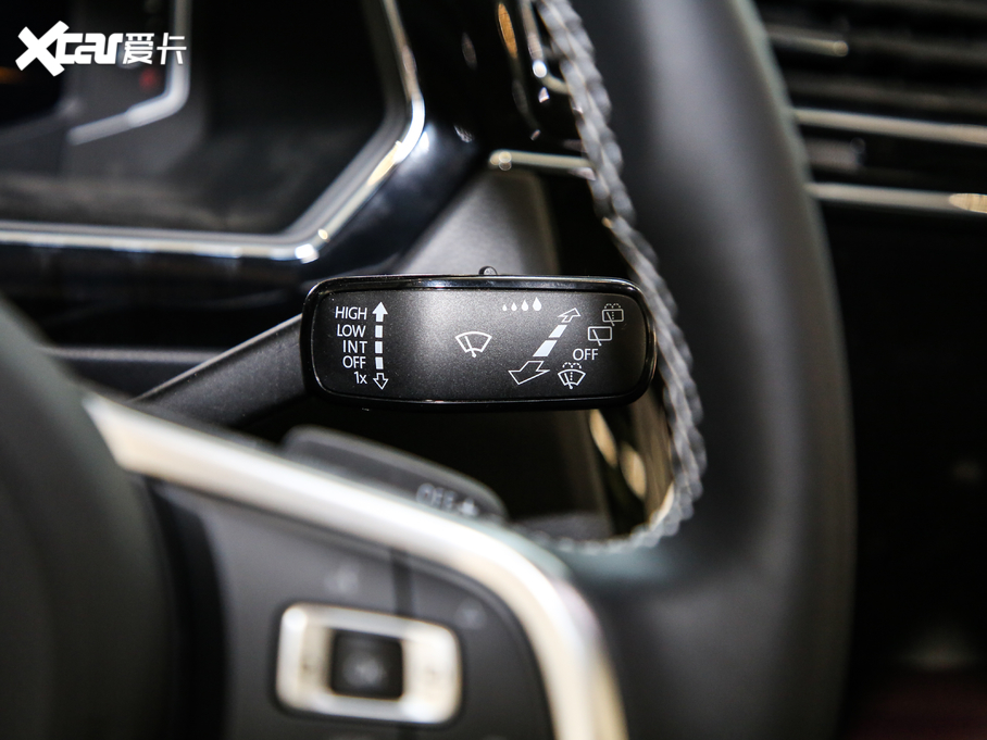 2019;^L Ŀ 330TSI Ş R-Line