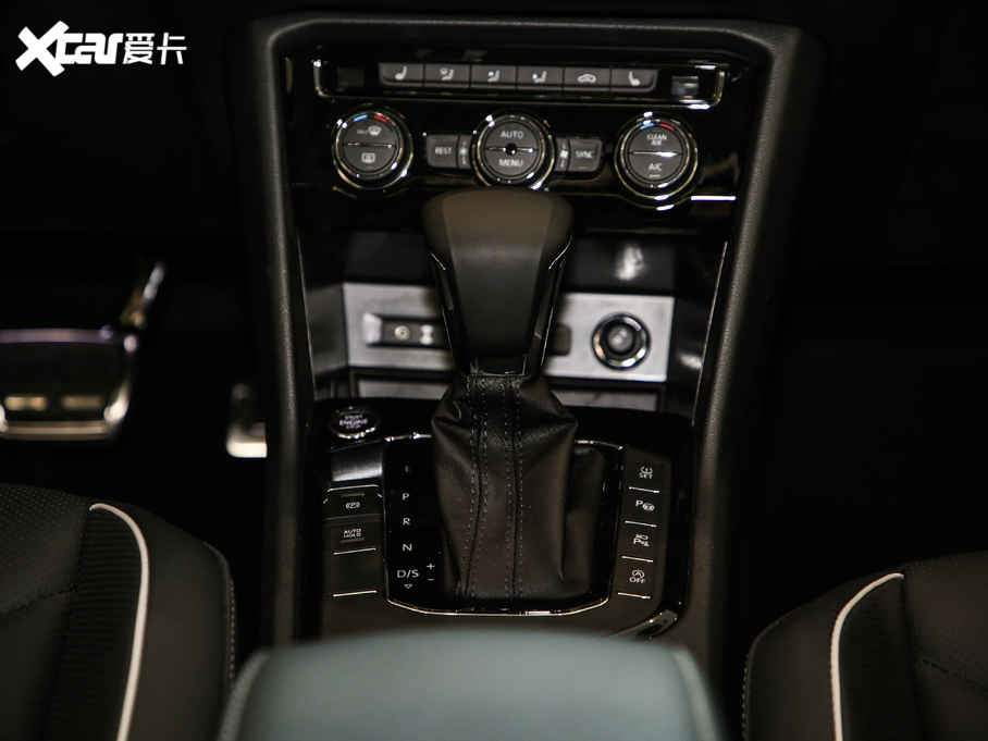 2019��;�^L �Ŀ� 330TSI ��Ş�� R-Line