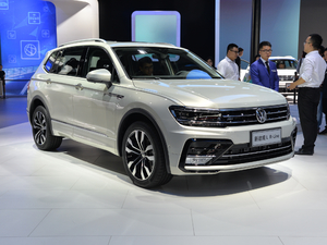 2019款380TSI 四驱尊崇旗舰版 R-Line 左前45度