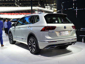 2019款380TSI 四驱尊崇旗舰版 R-Line 整体外观