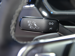 2019款380TSI 四驱尊崇旗舰版 R-Line 中控区