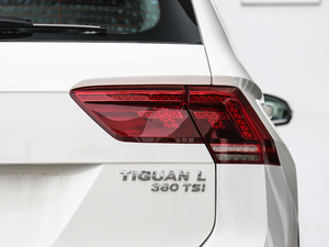 2019款380TSI 四驱智动豪华版 尾灯