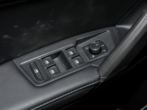 2019款380TSI 四驱智动豪华版 主驾车窗控制区	