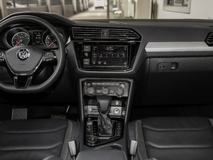 2019款380TSI 四驱智动豪华版 中控台