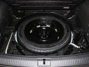 2019款380TSI 四驱智动豪华版 备胎