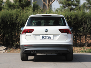2019款330TSI 风尚版 正后	