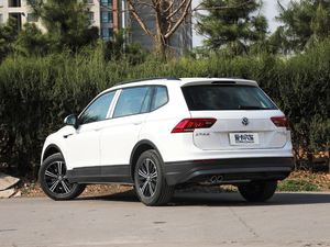 2019款330TSI 风尚版 左后45度