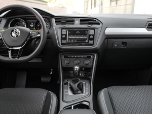2019款330TSI 风尚版 中控台