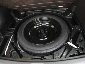 2019款330TSI 风尚版 备胎