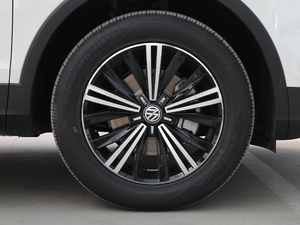 2019款330TSI 全景舒适版 轮圈