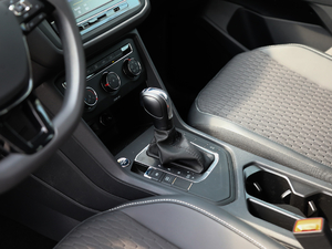 2019款330TSI 全景舒适版 换挡杆