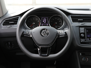 2019款330TSI 智动豪华版 方向盘