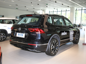 2019款330TSI 旗舰版 R-Line 整体外观