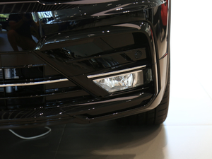 2019款330TSI 旗舰版 R-Line 尾灯
