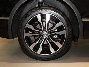2019款330TSI 旗舰版 R-Line 轮圈