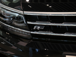 2019330TSI Ş R-Line (ji)^