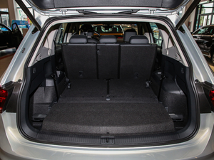 2019款380TSI 四驱智动豪华版 7座 行李厢空间