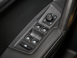 2019款380TSI 四驱智动豪华版 7座 主驾车窗控制区	