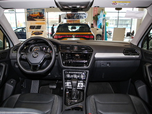 2019款380TSI 四驱智动豪华版 7座 内饰全景