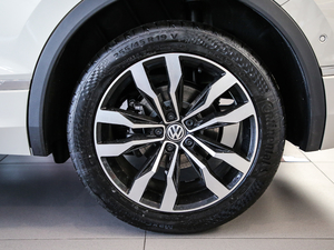 2019款改款 330TSI 旗舰版 R-Line 轮圈