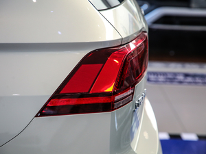 2019Ŀ 330TSI Ş R-Line ^