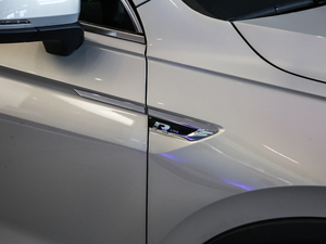 2019Ŀ 330TSI Ş R-Line (x)(ji)^