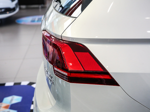 2019Ŀ 330TSI Ş R-Line (x)(ji)^