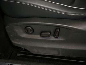 2019Ŀ 330TSI Ş R-Line {{(dio)(ji)