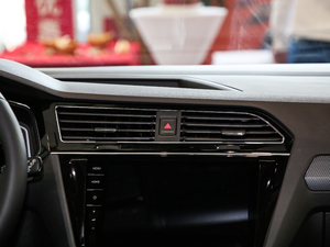 2019Ŀ 330TSI Ş R-Line {L