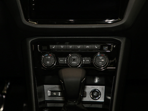 2019Ŀ 330TSI Ş R-Line {{(ji)