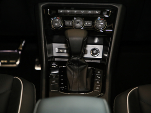 2019Ŀ 330TSI Ş R-Line п؅^(q)