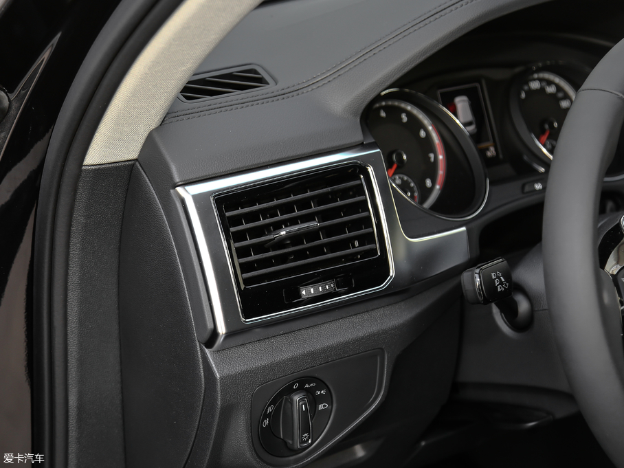 2019; 330TSI (q)m (gu)V