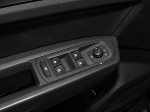2019款330TSI 两驱舒适版 国V 主驾车窗控制区	