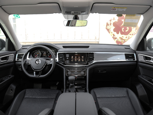 2019款330TSI 两驱舒适版 国V 内饰全景