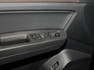 2019款380TSI 四驱豪华版 国V 主驾车窗控制区	