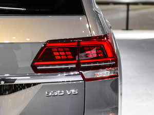 2019款530 V6 四驱尊崇旗舰版 国VI 尾灯