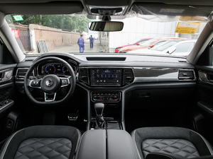 2019款380TSI 四驱尊崇豪华版 内饰全景