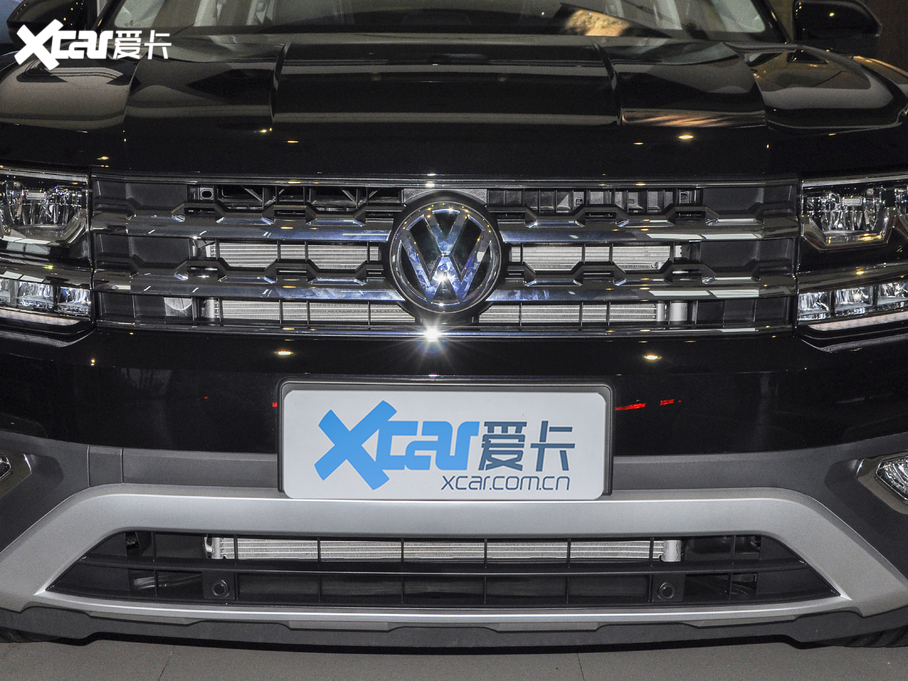 2020; Ŀ 330TSI (q)A