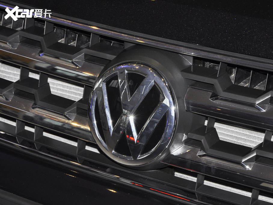 2020; Ŀ 330TSI (q)A