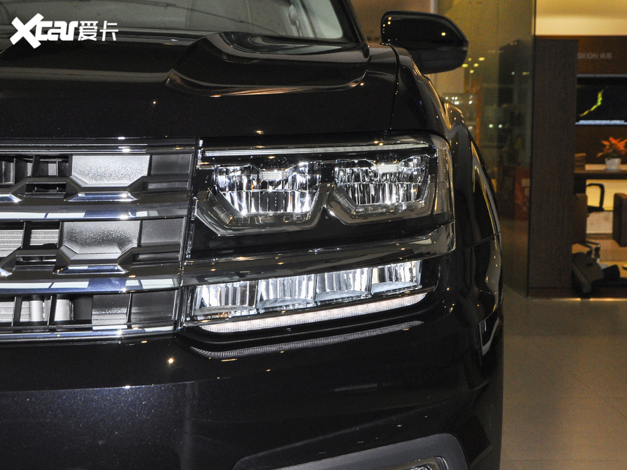 2020; Ŀ 330TSI (q)A