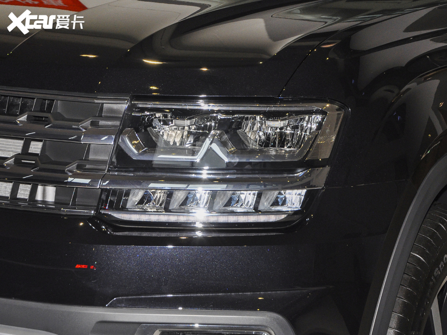 2020; Ŀ 330TSI (q)A